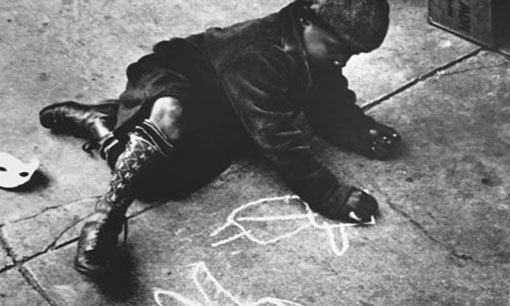 Sidewalk-Street-Art-Helen-Levitt