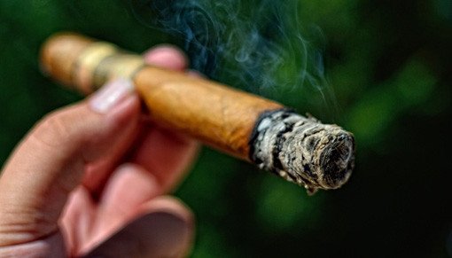 how to smoke a cigar