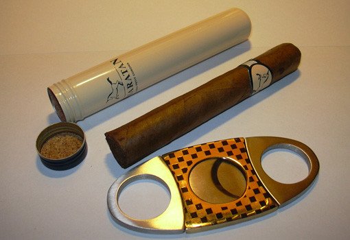 how to cut a cigar