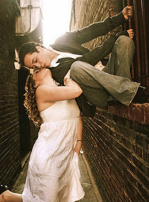 Funny Engagement Photos Tight Squeeze