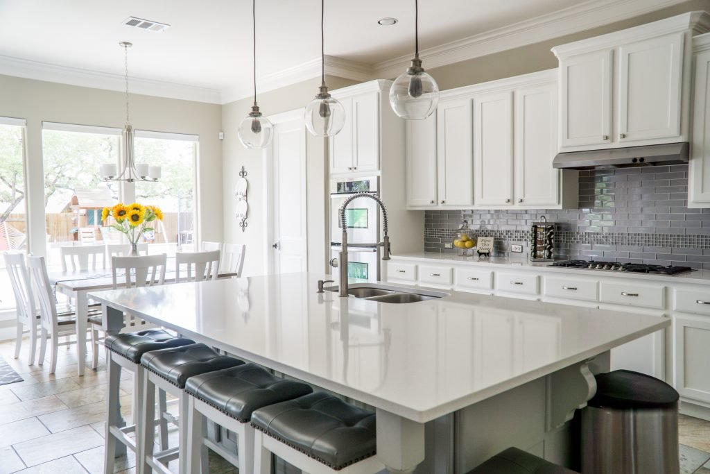 kitchen and dining area 1080721