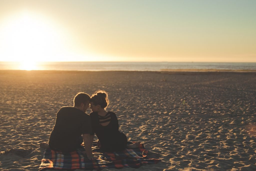 sunset beach couple love 58572