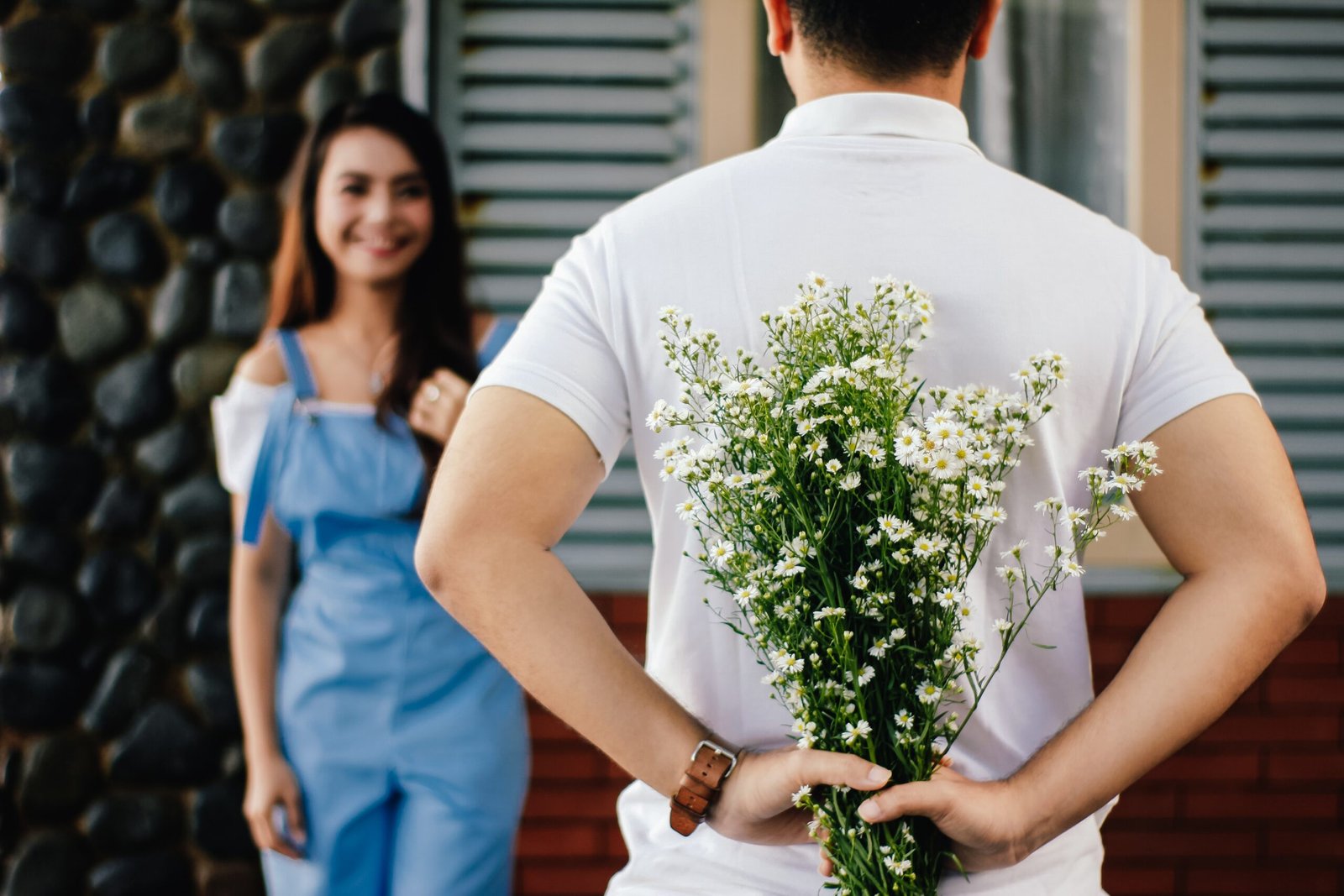 7 Tips to Impress a Girl on the First Date - Modern Man